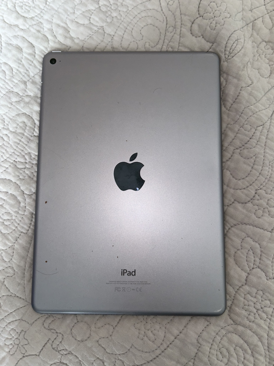 iPad (Older Model) - photo 2