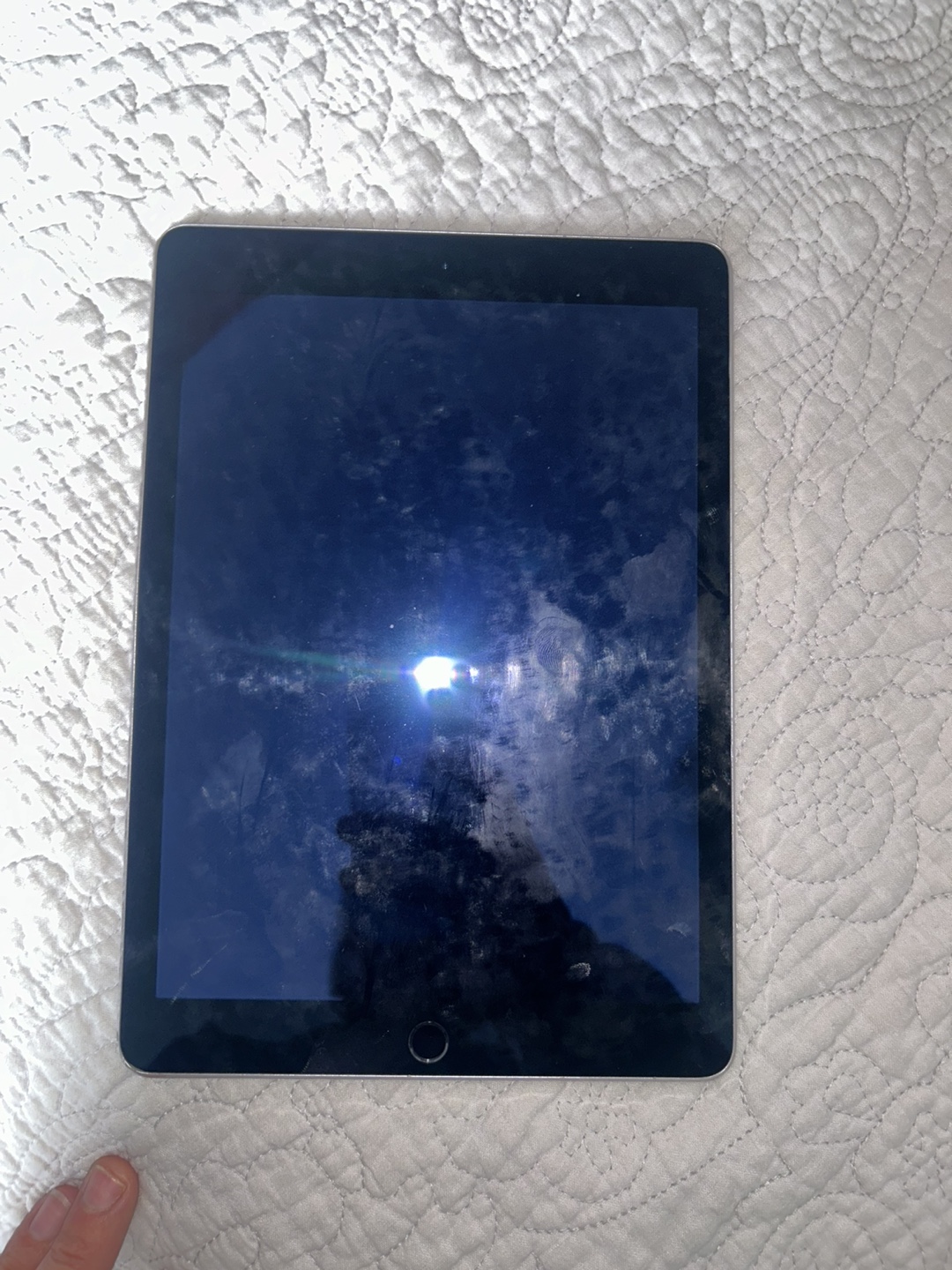 iPad (Older Model) - photo 3
