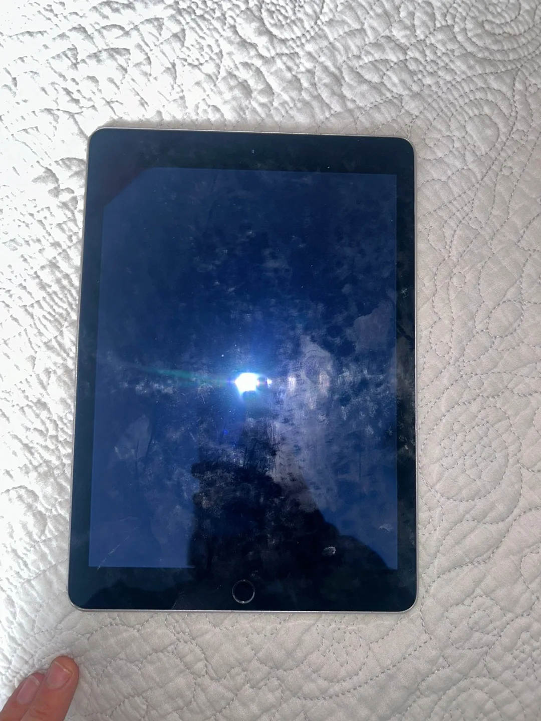 iPad (Older Model) image indicator(3)