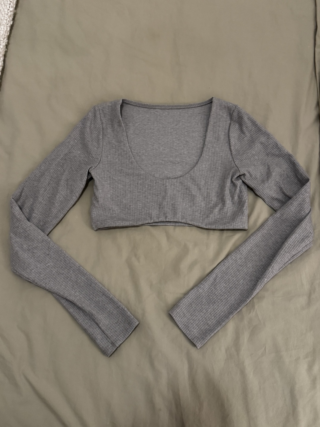 Alo Yoga Ribbed Long Sleeve Crop Top and Leggings Set - photo 3