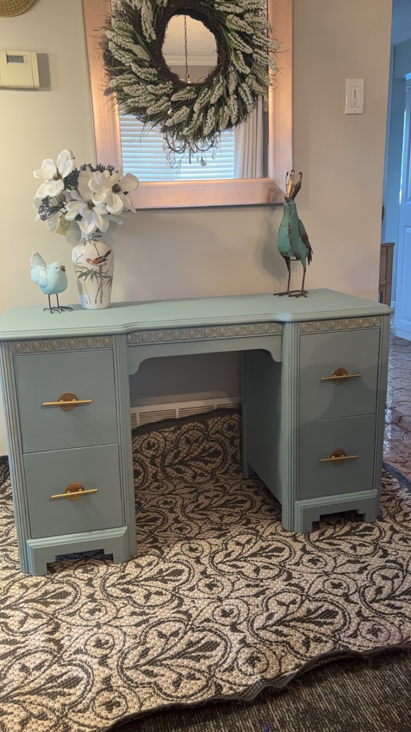 Vintage Desk with Gold Hardware - photo 2