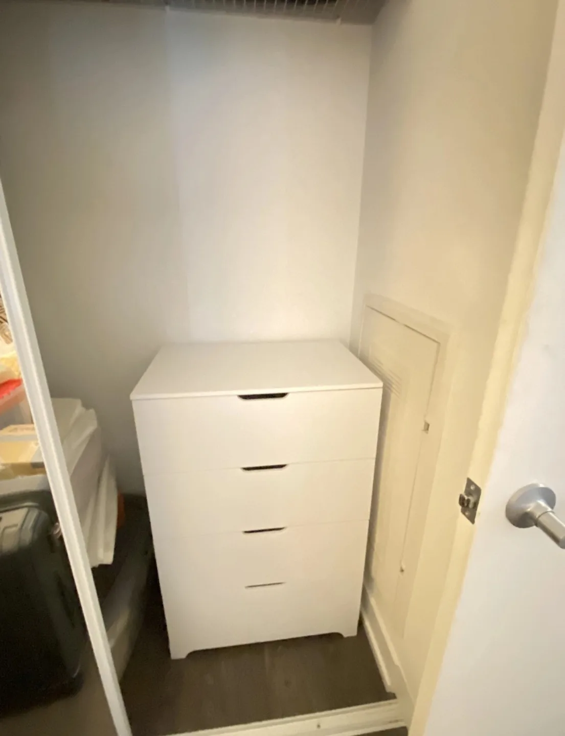 Brand new in box White 4 Drawer Dresser (delivery available) image indicator(3)