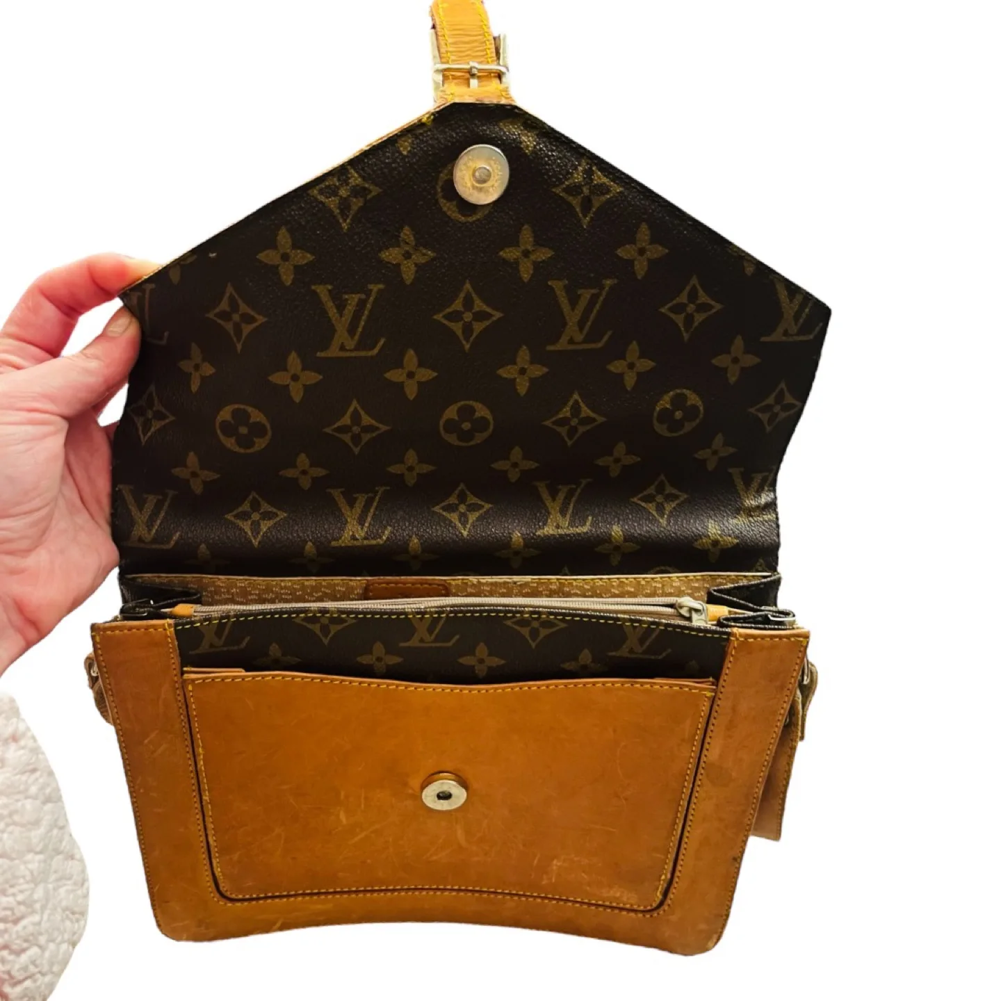 ⭐️LOUIS VUITTON SHOULDER BAG POCKETBOOK PURSE⭐️ image indicator(4)