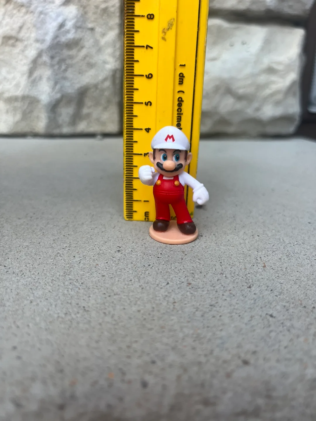 🥕#freecycle -Mario Figure - 4 cm tall thumbnail