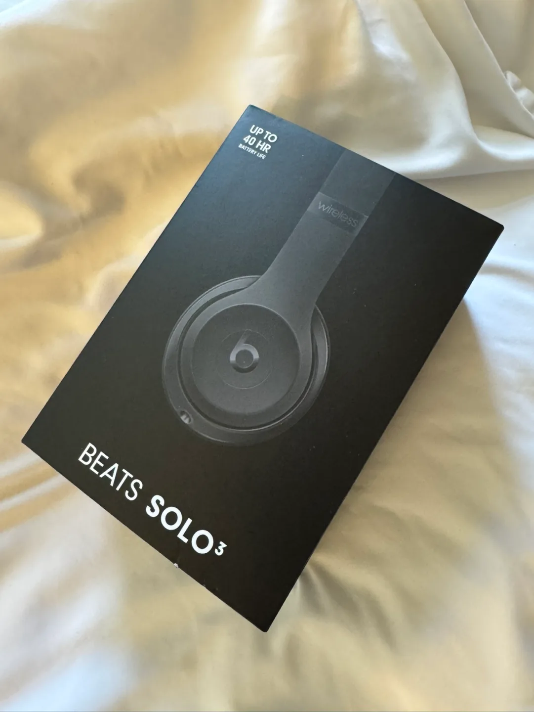 Beats Solo 3 Wireless Headphones thumbnail