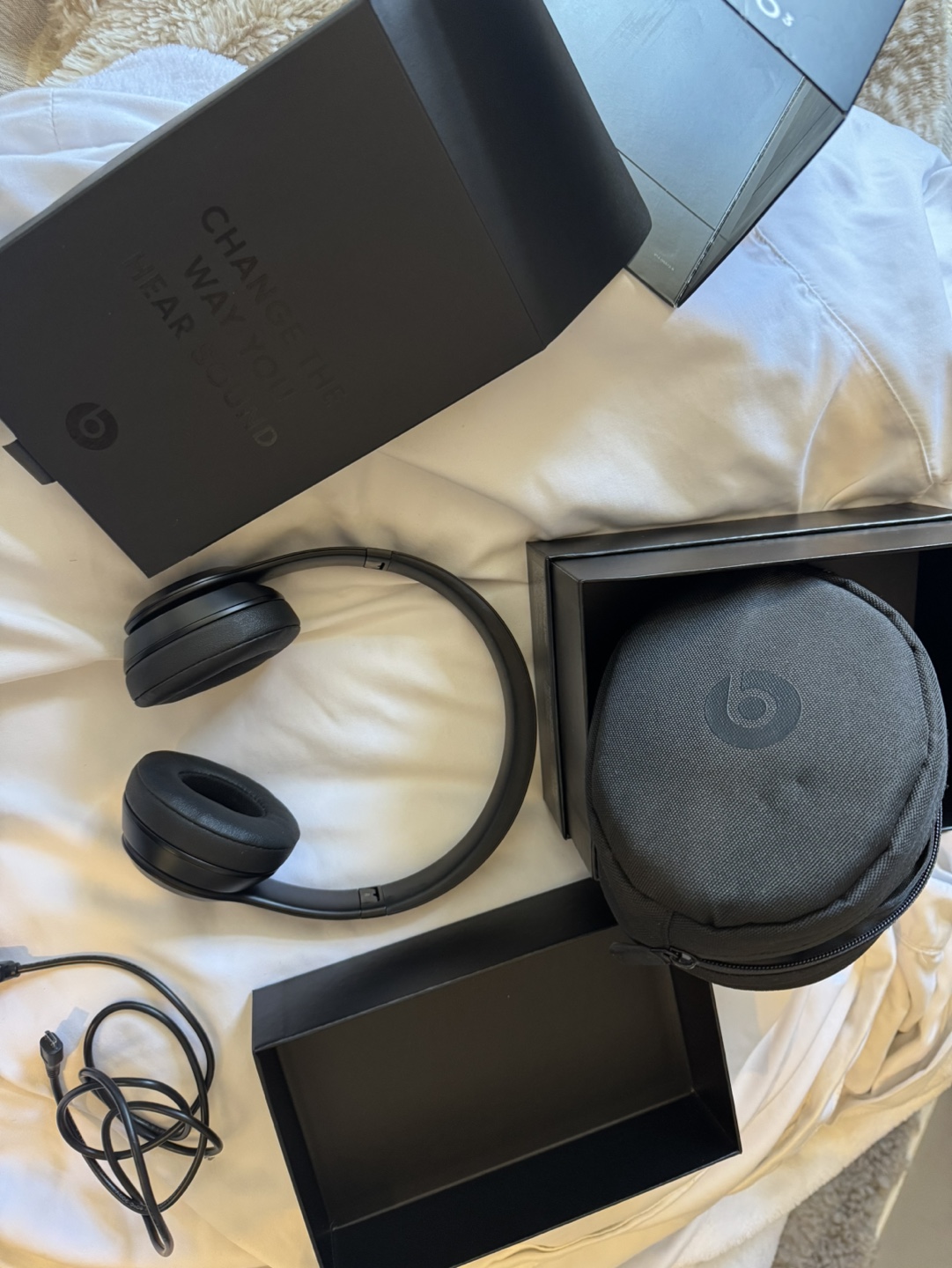 Beats Solo 3 Wireless Headphones - photo 2