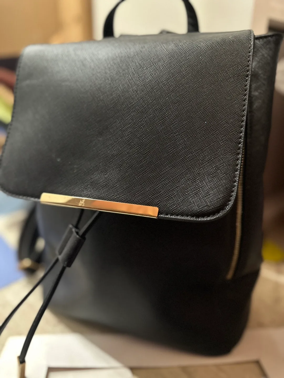 Black Backpack image indicator(2)