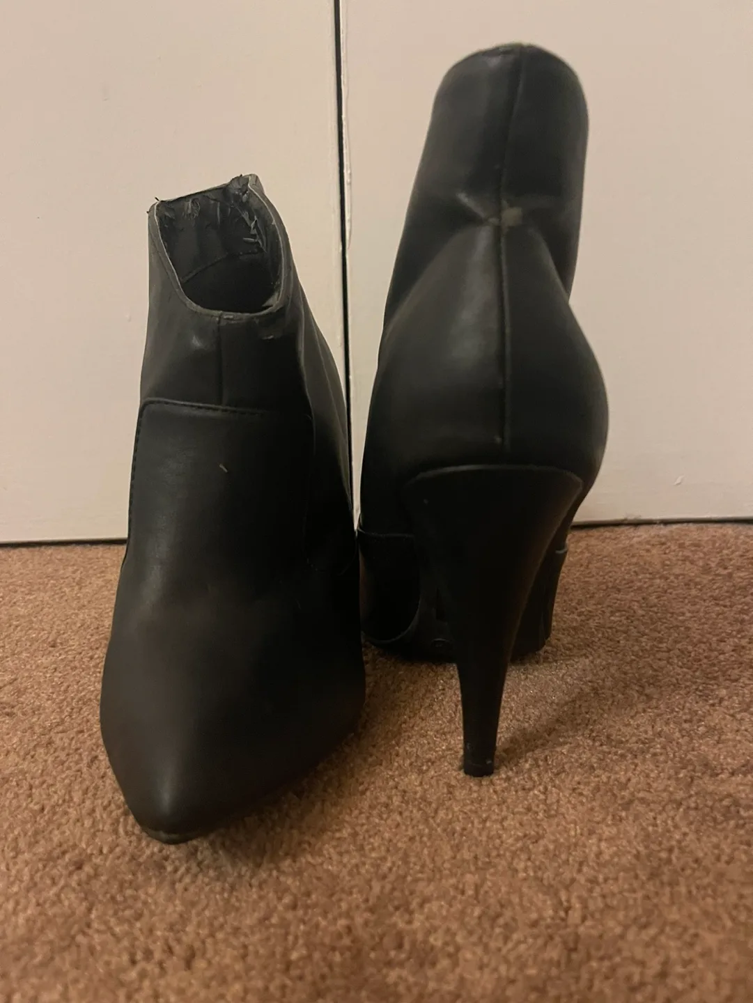 Black Pointed Toe Booties image indicator(2)