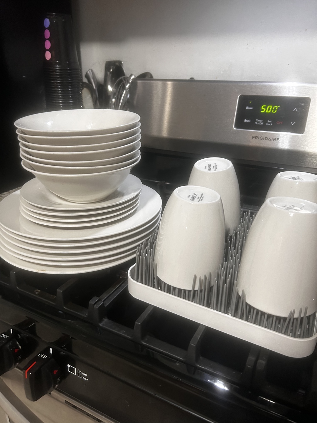 Oneida White Dinnerware Set