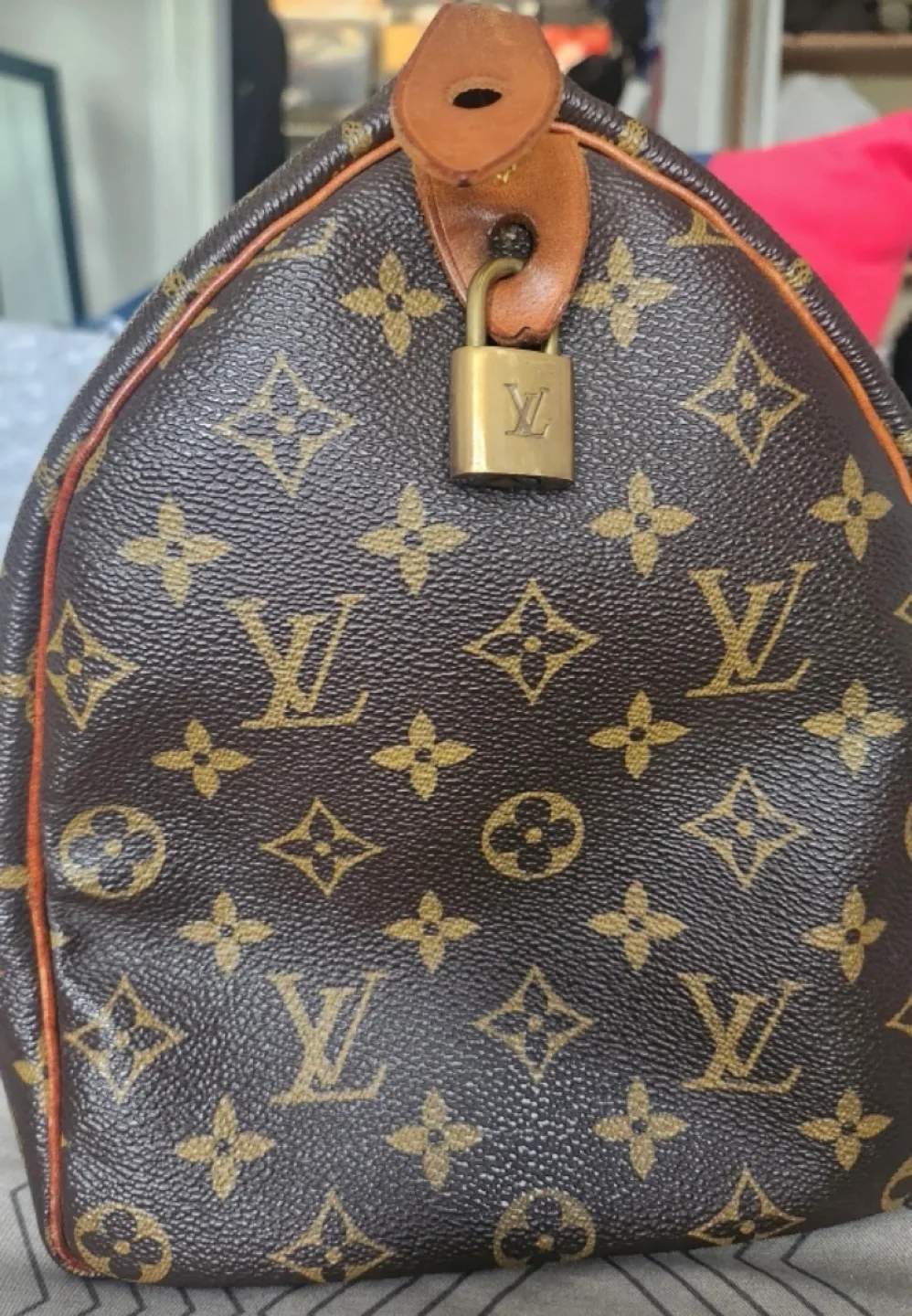 Louis Vuitton Monogram Speedy 35 image indicator(3)