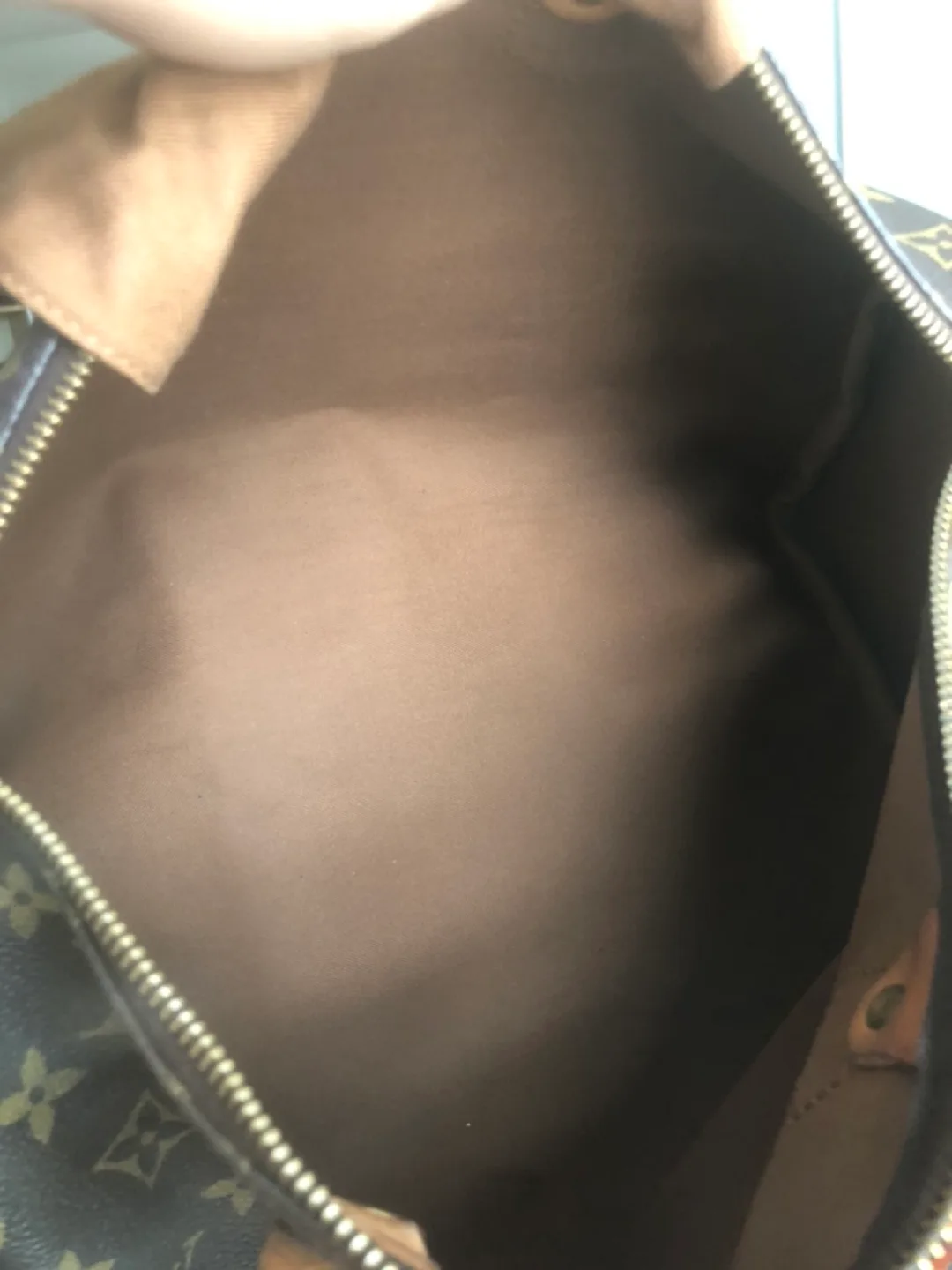 Louis Vuitton Monogram Speedy 35 image indicator(8)