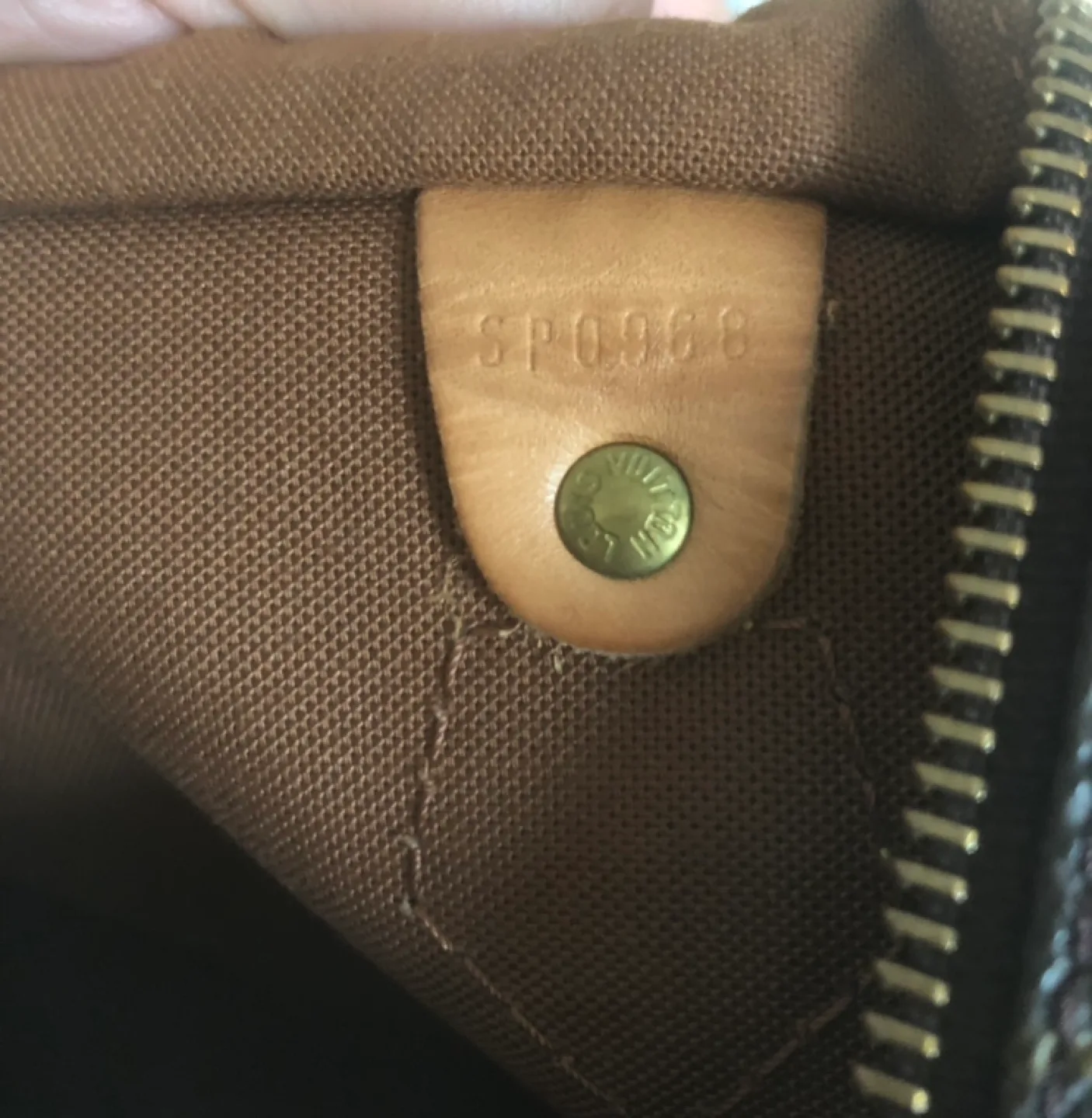 Louis Vuitton Monogram Speedy 35 image indicator(7)