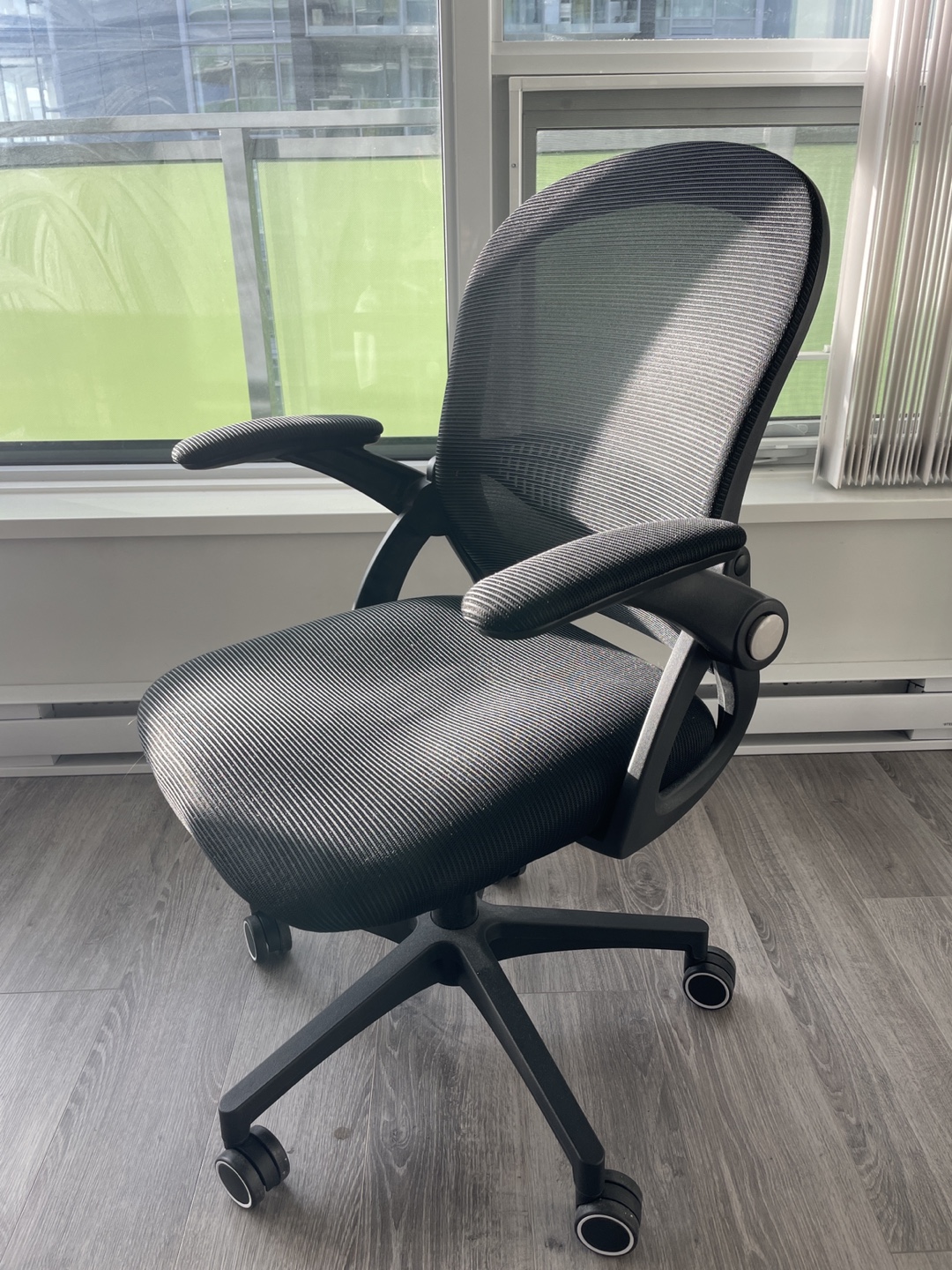 Black Mesh Office Chair - photo 2