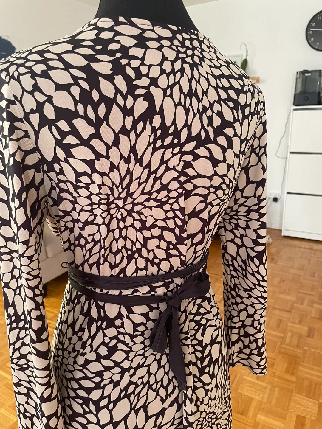 Black and beige floral print dress image indicator(4)