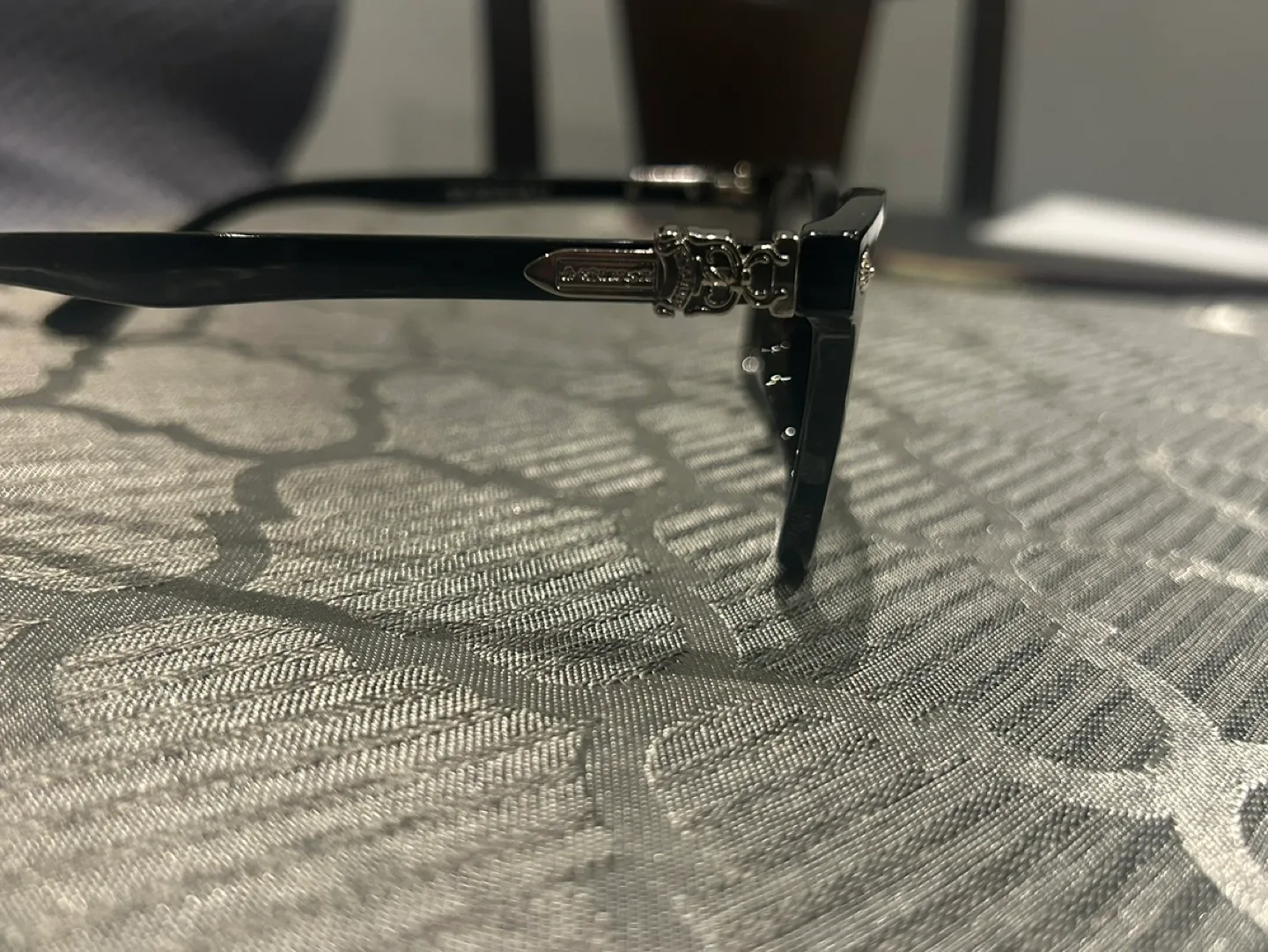 Chrome Hearts glasses image indicator(2)