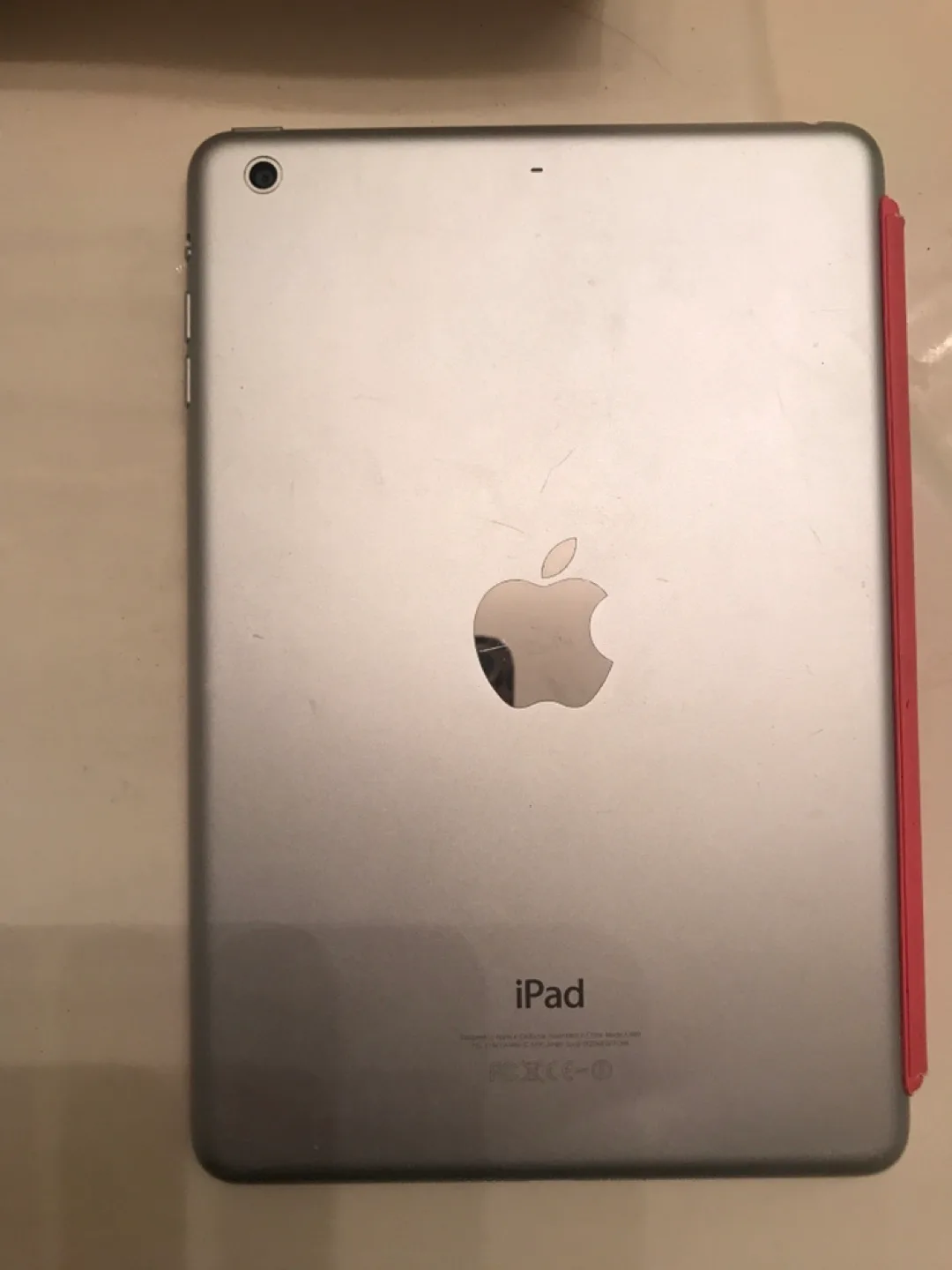 iPad Mini 1st Generation 16GB Silver with Case thumbnail