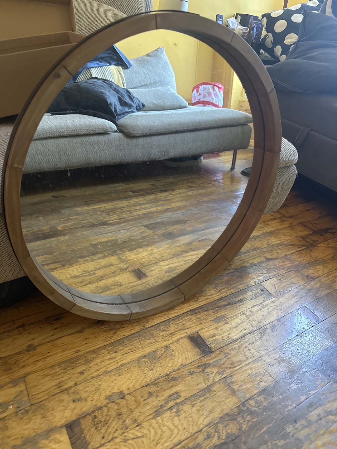 Round mirror