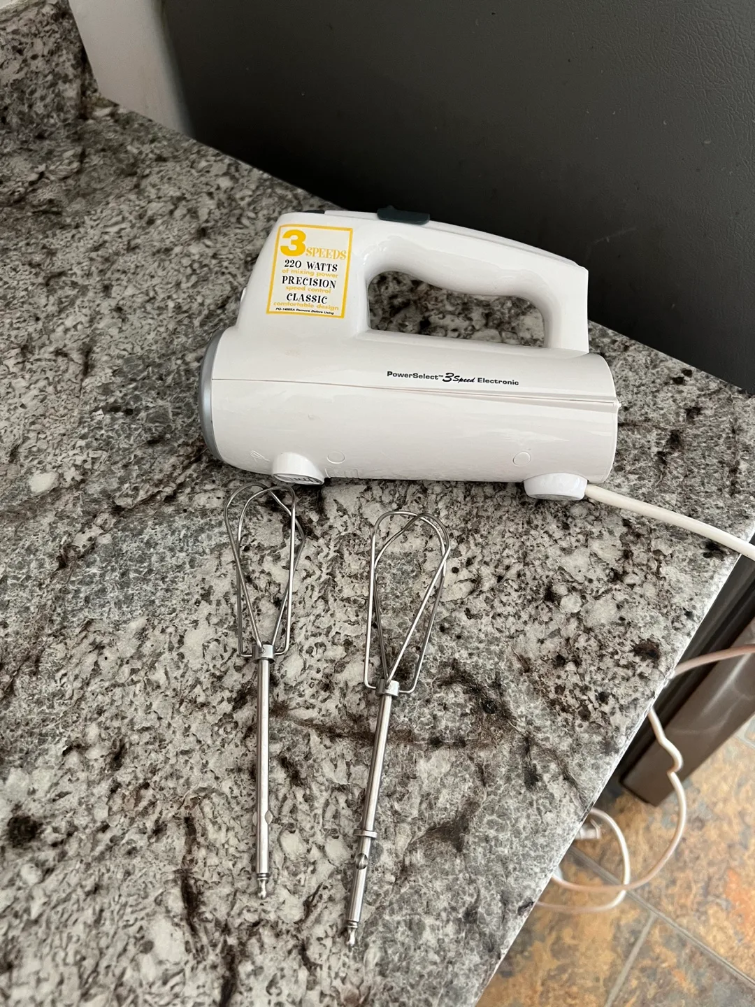 3 Speed Electronic Hand Mixer thumbnail