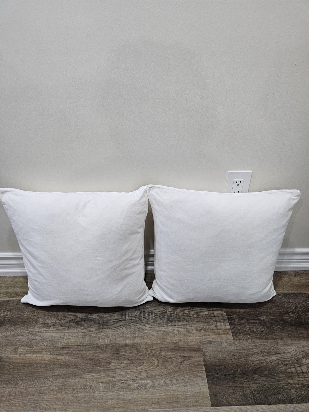 White Decorative Throw Pillows. 20”x20” - photo 3