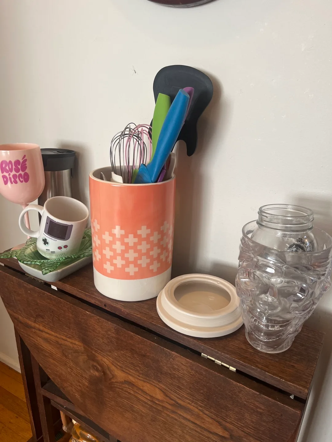 Various kitchen items thumbnail
