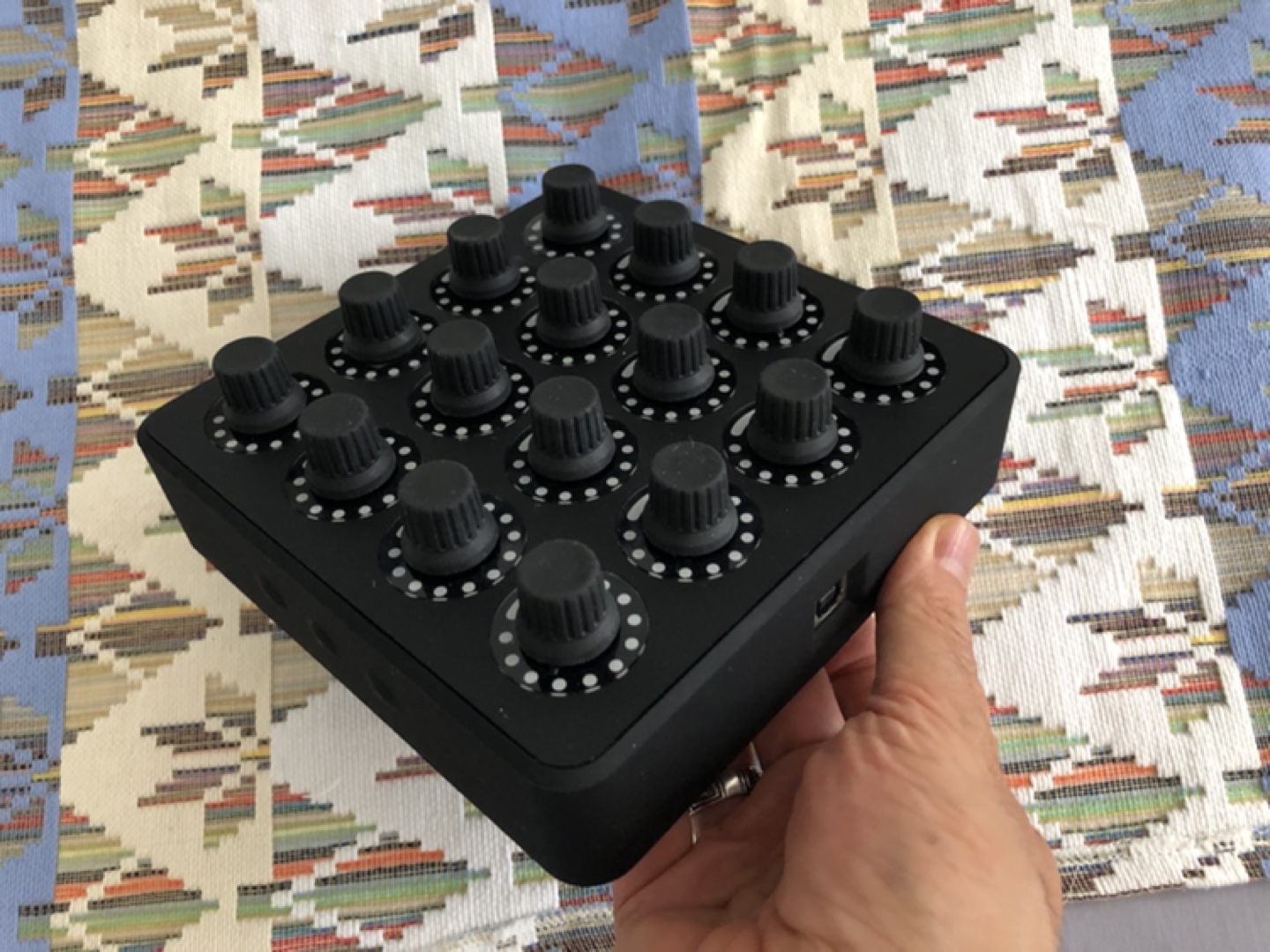 16 Channel MIDI Controller - photo 2