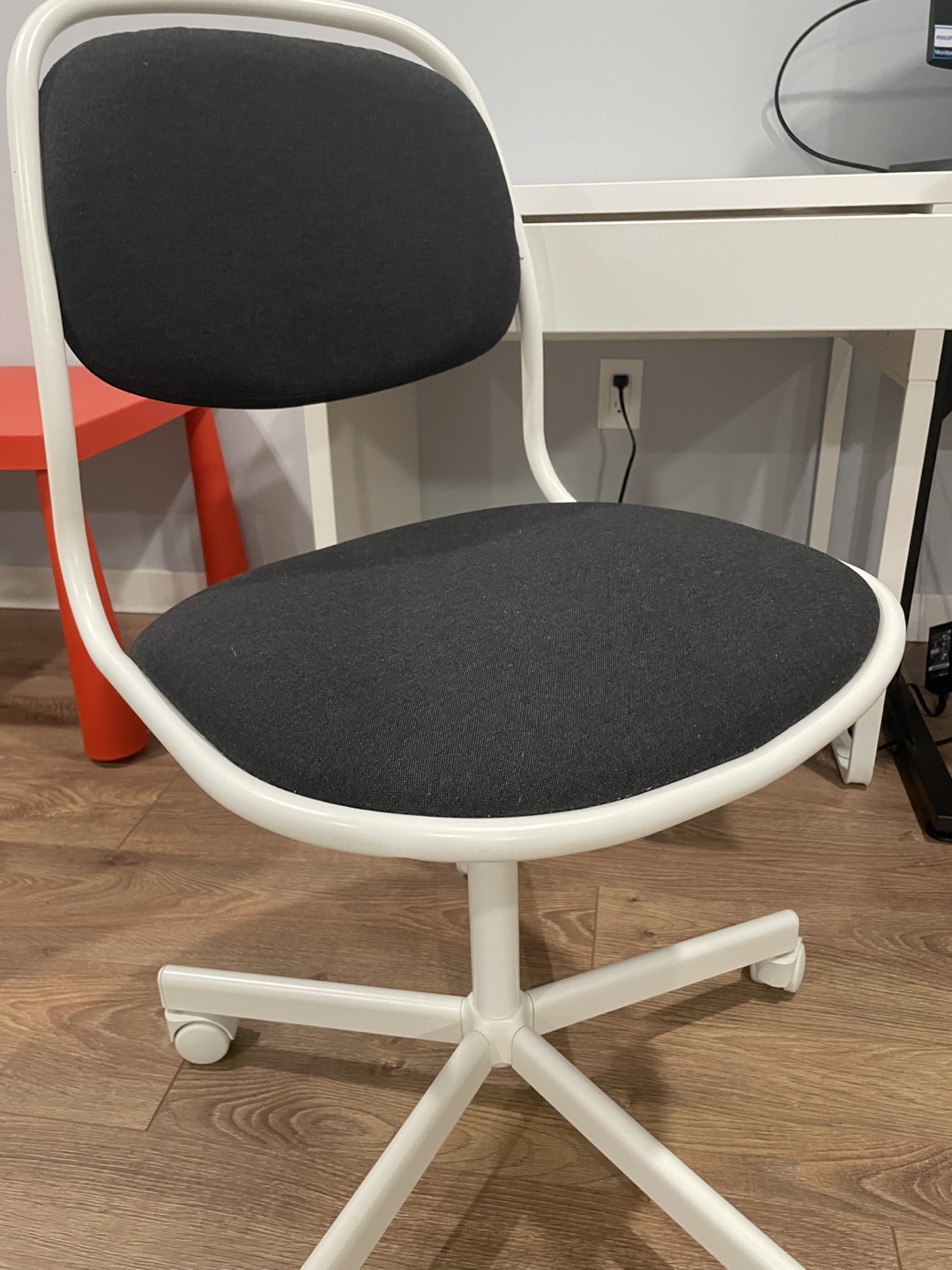 White Office Chair and Desk - photo 3