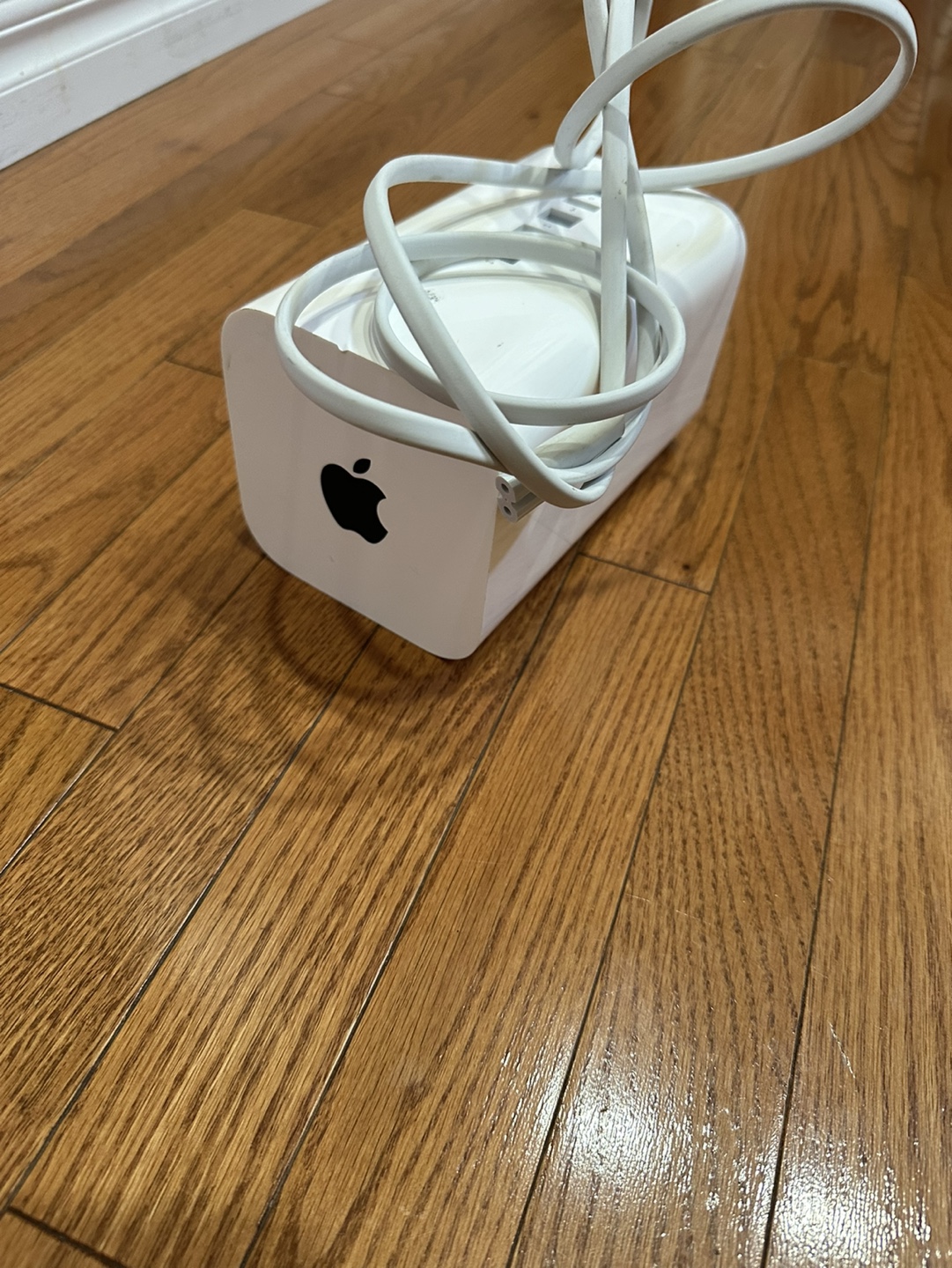 Apple AirPort Extreme Base Station - photo 3
