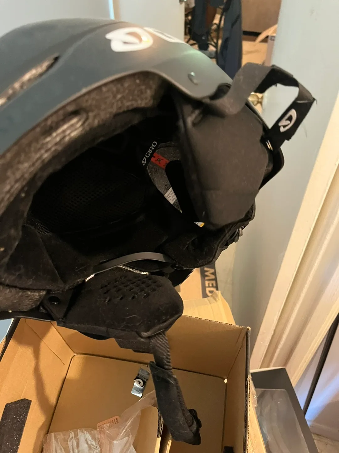 Giro snowboard Helmet and Scott goggles new image indicator(3)