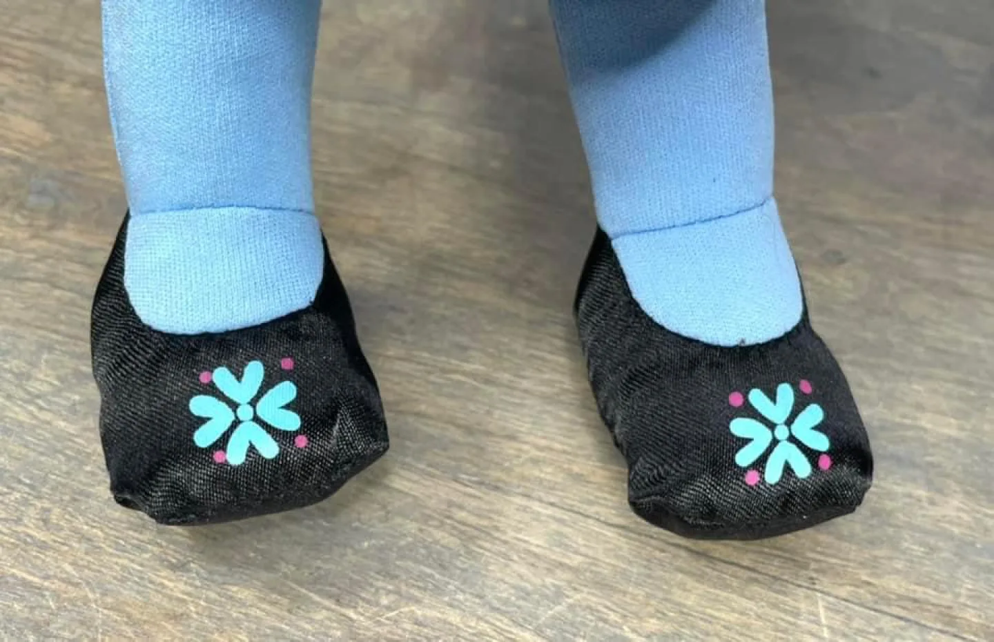 DISNEY STORE EXCLUSIVE  FROZEN 13” Baby Elsa Princess Doll image indicator(4)