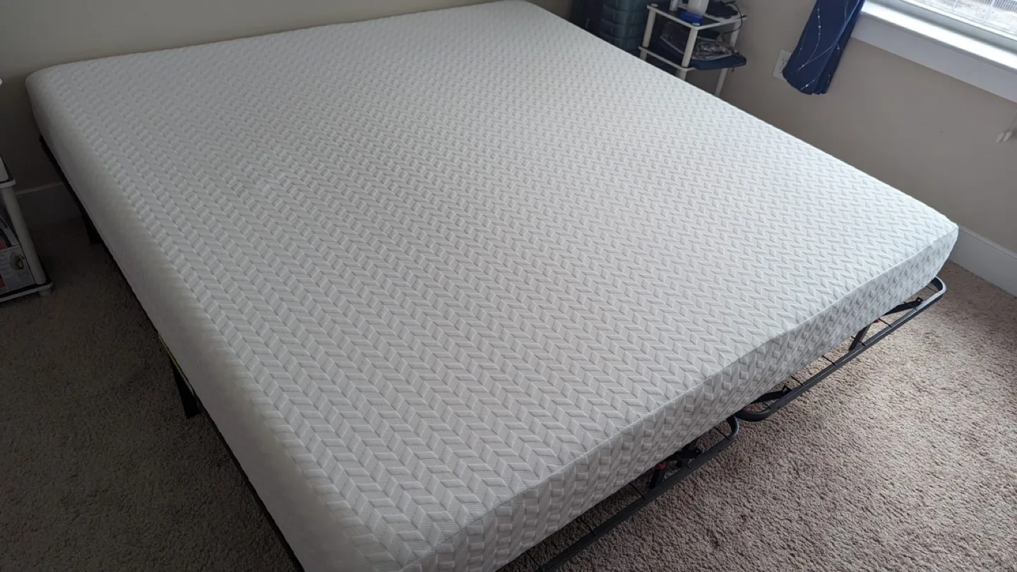 Zinus Ultima 8-inch Memory Foam Mattress-King size