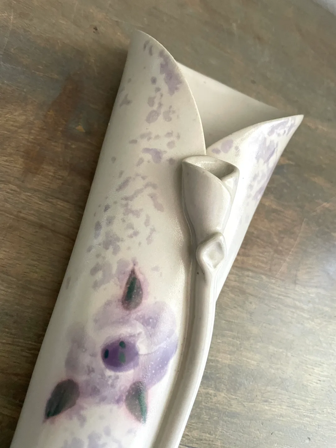 Floral Art Pottery Wall Pocket image indicator(2)