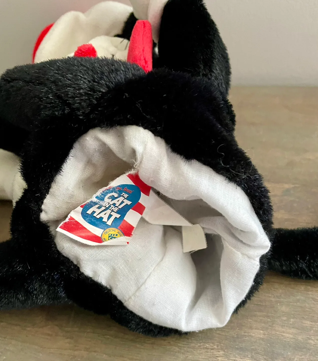 DR SUESS - 17” ‘Cat In The Hat’ Plush Hand Puppet & Board Book image indicator(5)