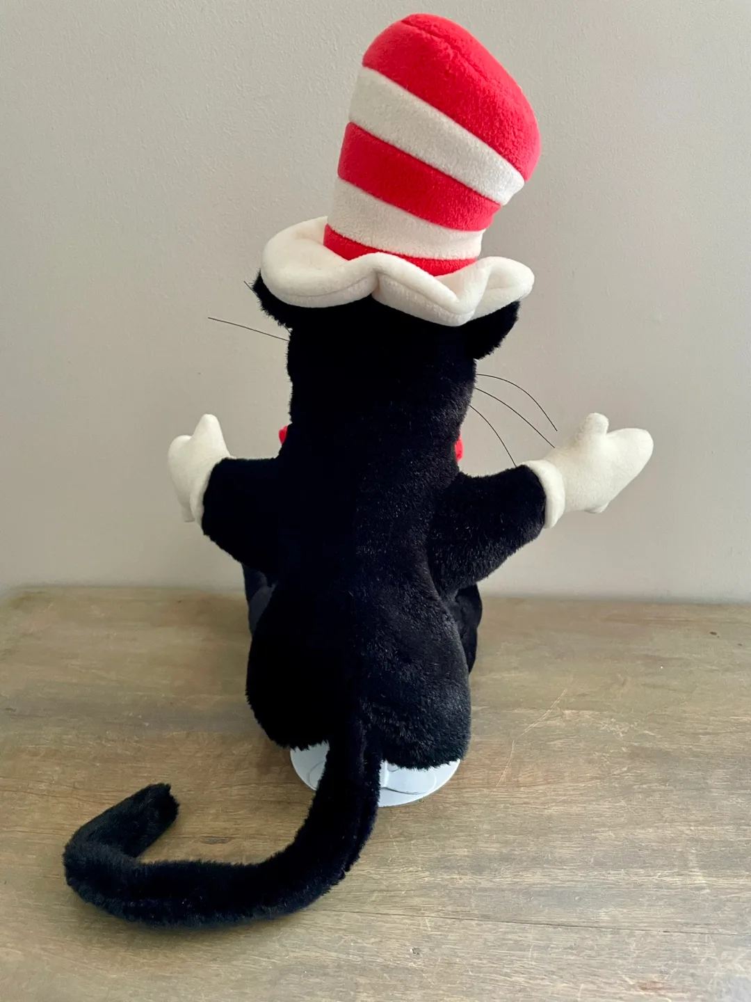 DR SUESS - 17” ‘Cat In The Hat’ Plush Hand Puppet & Board Book image indicator(2)