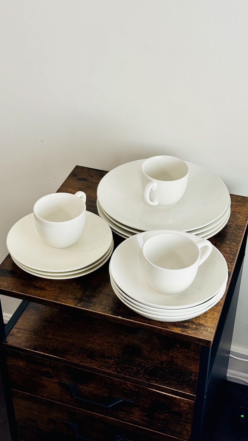 White Dinnerware Set
