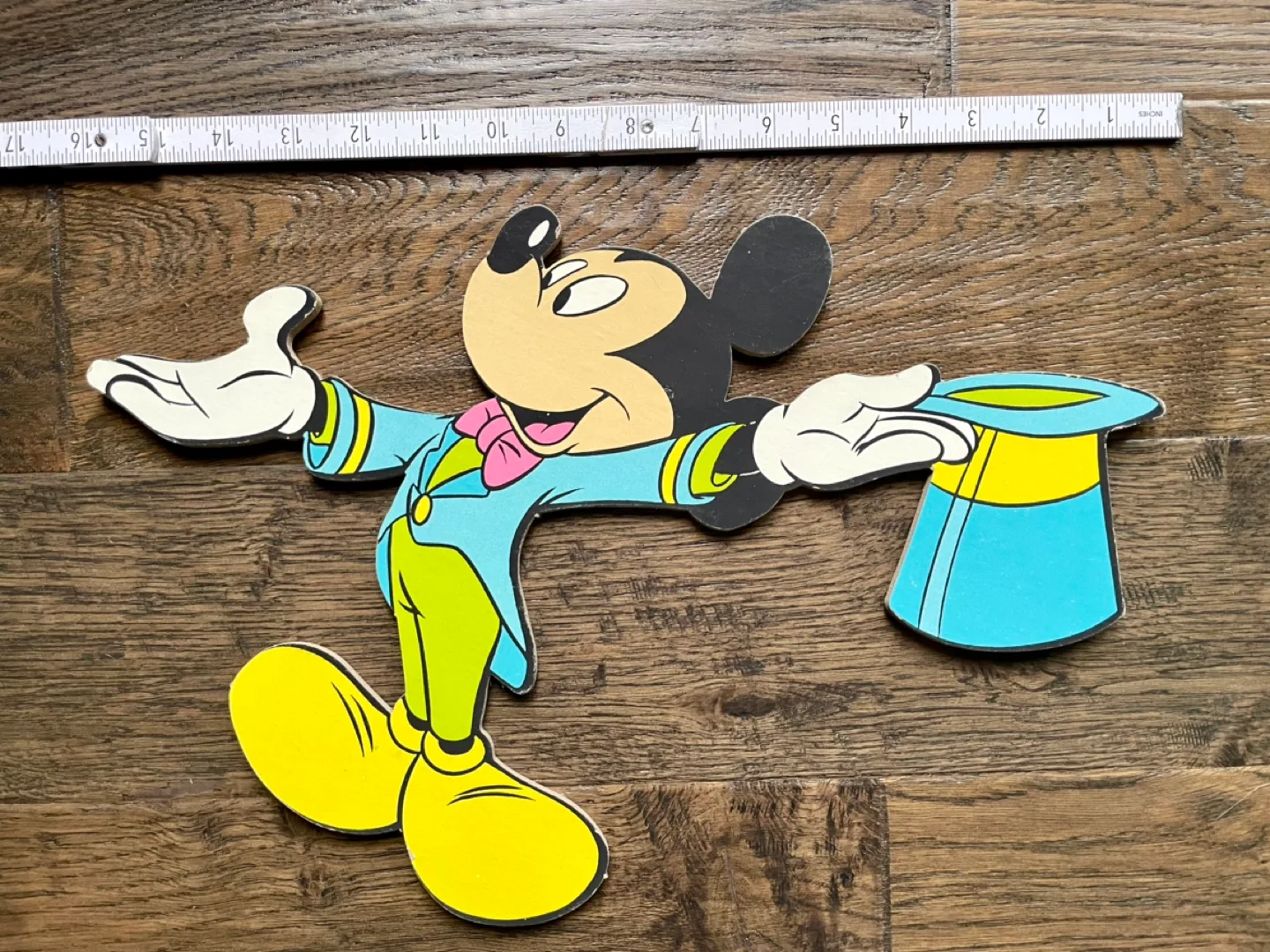 VINTAGE Walt Disney Co Nursey Minnie, Pluto & Mickey Wall Decor image indicator(5)