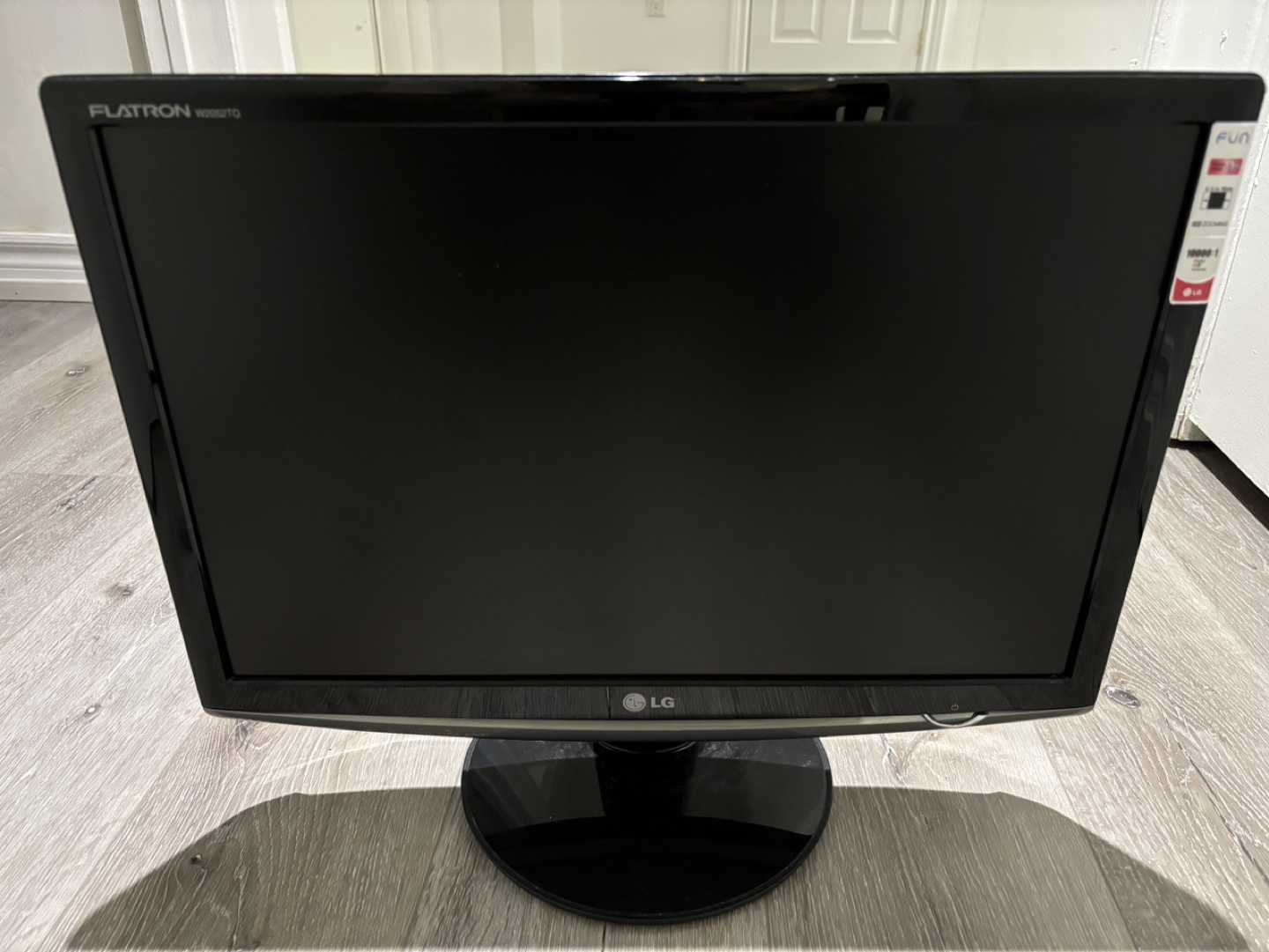 LG Flatron W2243S 21.5-inch Monitor