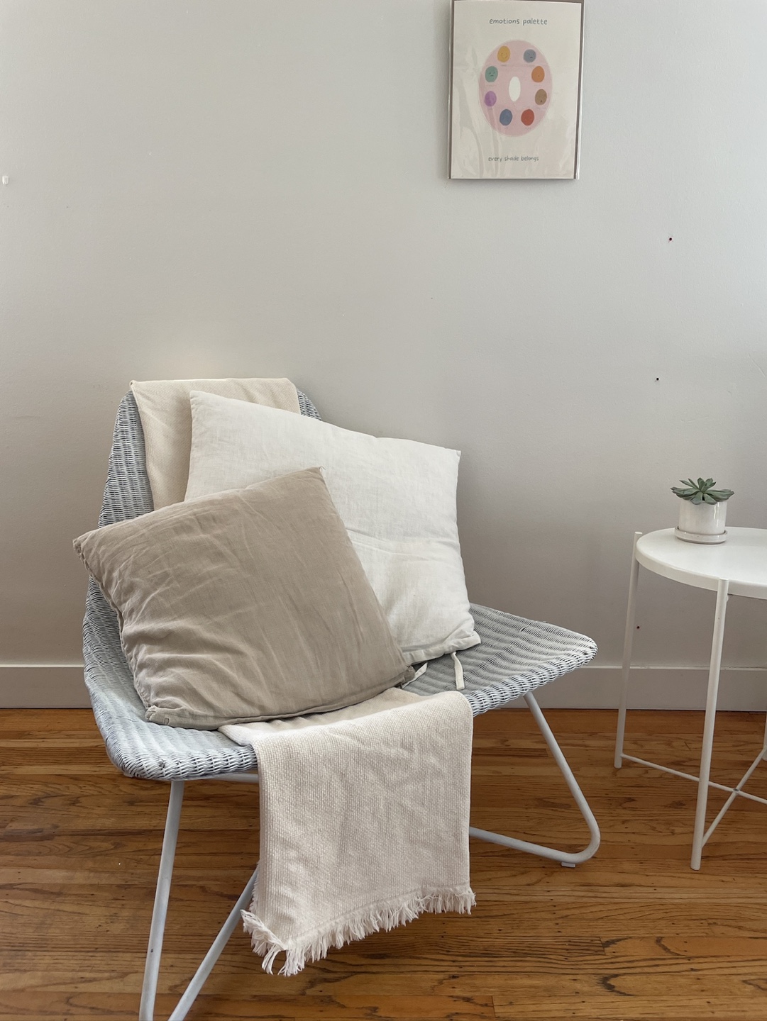 White Wicker Lounge Chair
