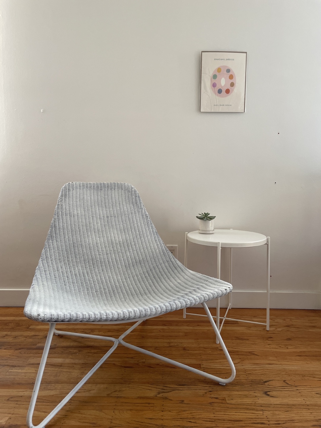 White Wicker Lounge Chair - photo 2
