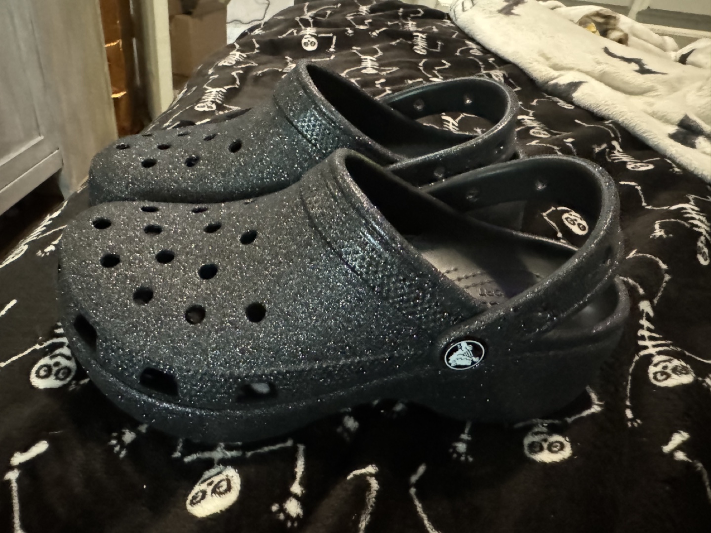 final price! Crocs Classic Platform Glitter Clogs - Black