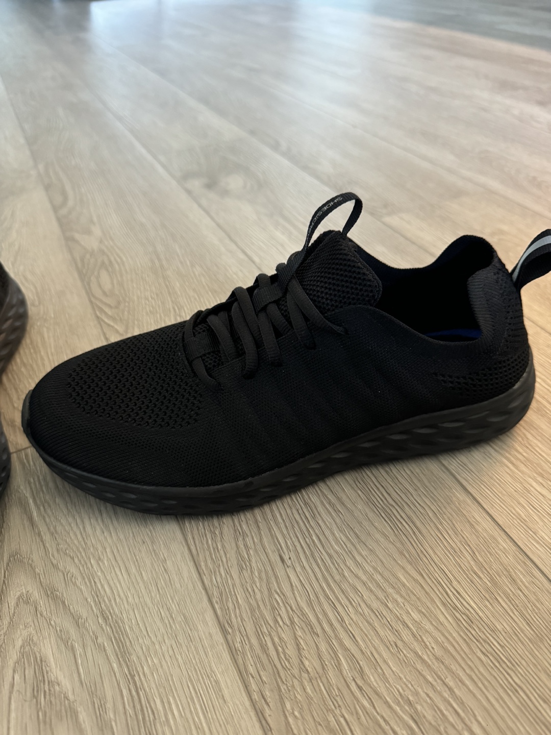 Anti slippery ShoesCrews - Black Sneakers Size 10.5 - photo 2