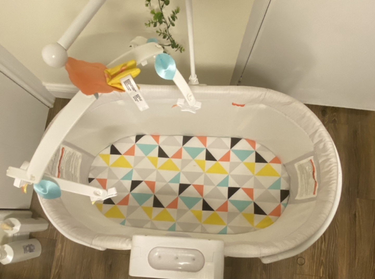 Fisher-Price Soothing Motions Bassinet - photo 4