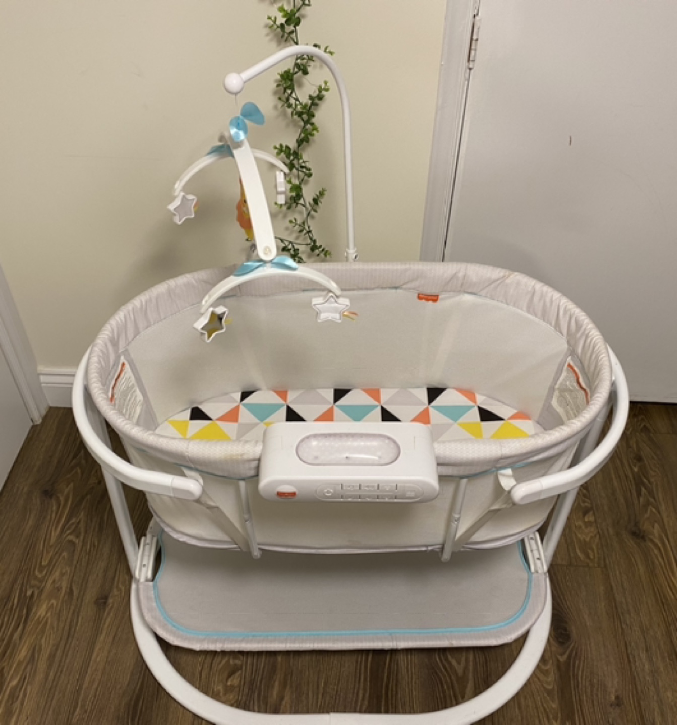Fisher-Price Soothing Motions Bassinet - photo 3