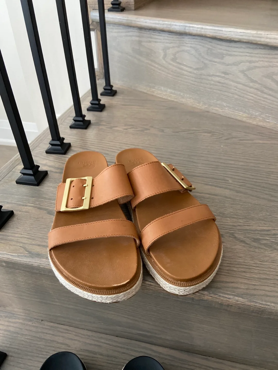 Sorel Women's Buckle Sandals image indicator(2)