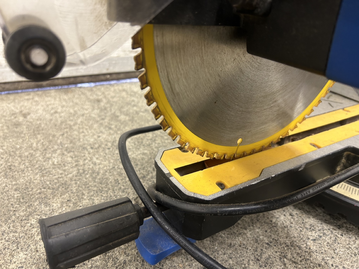 Mastercraft 10-Inch Sliding Compound Miter Saw - photo 4