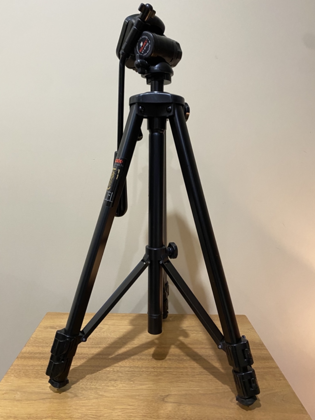 Aluminum tripod with case