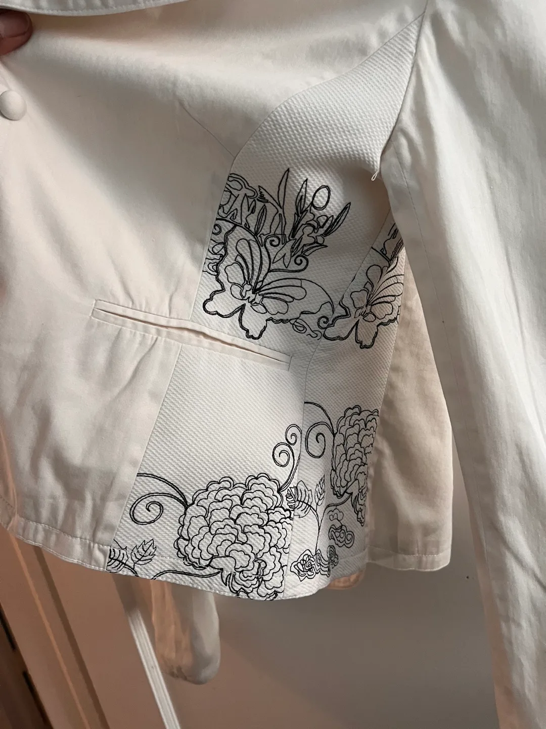 2 Women's Blazers - Size M image indicator(4)