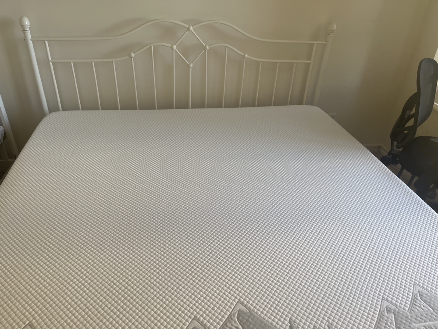 Move out sale Douglas king size mattress - photo 2