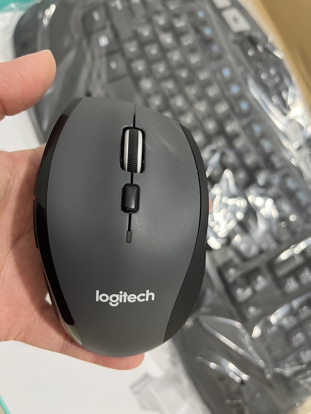 Logitech Wireless Keyboard and Mouse Combo - photo 4