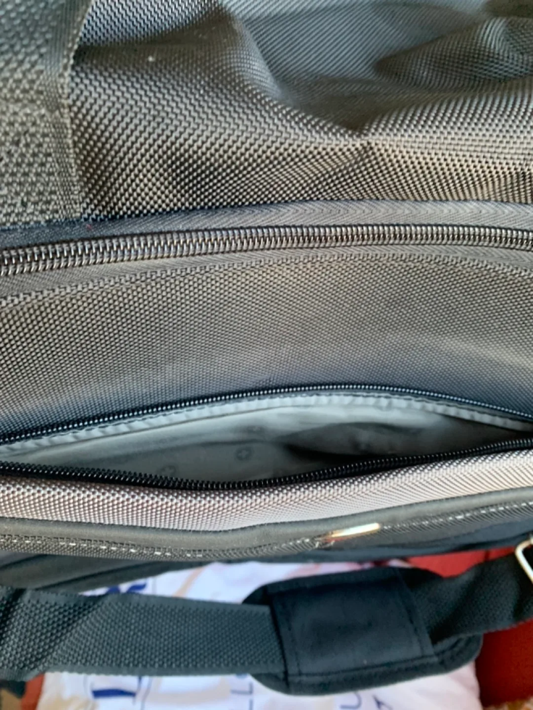 SwissGear Black Carry-on Duffle Bag with Lock image indicator(5)