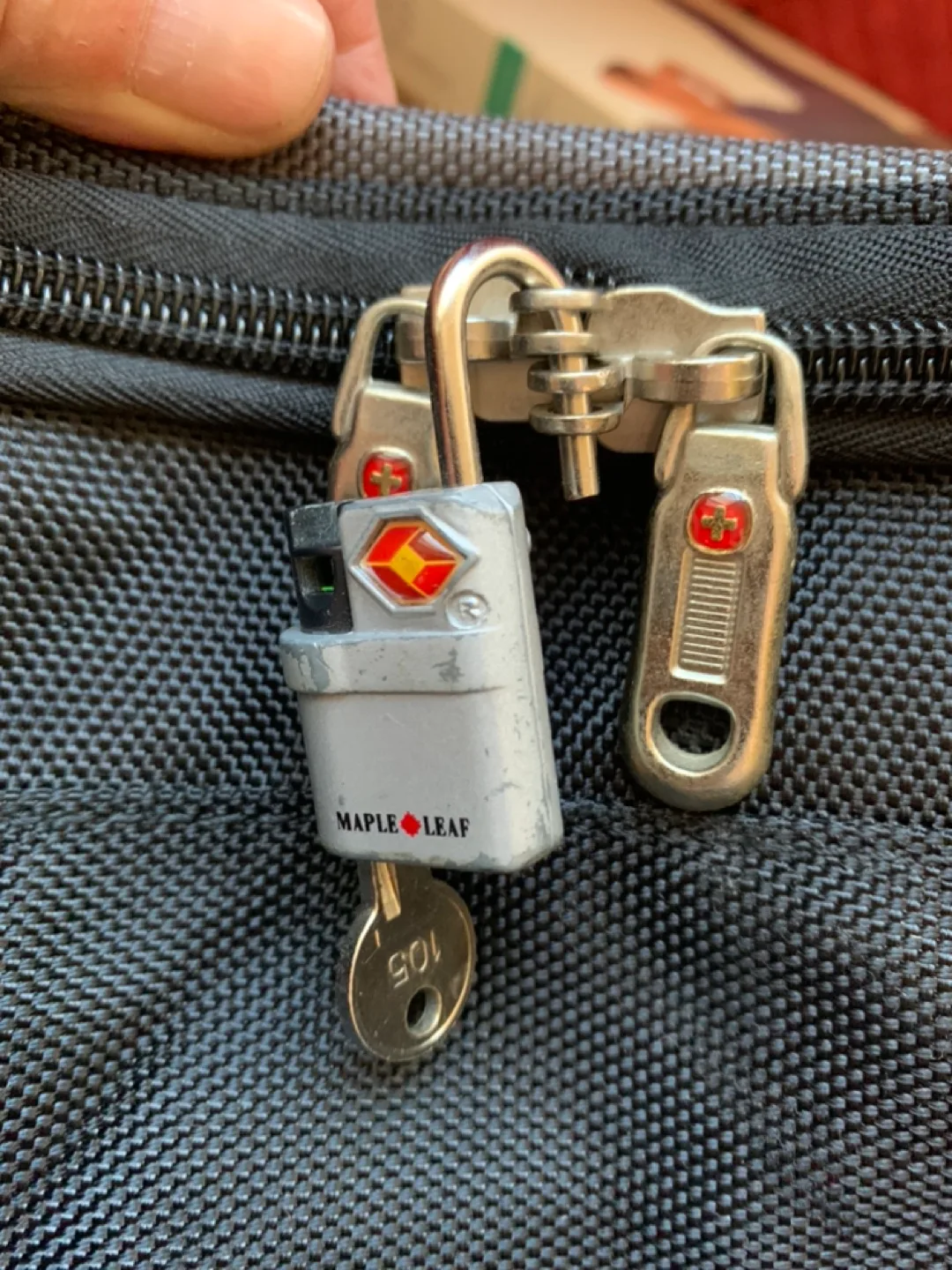 SwissGear Black Carry-on Duffle Bag with Lock image indicator(2)